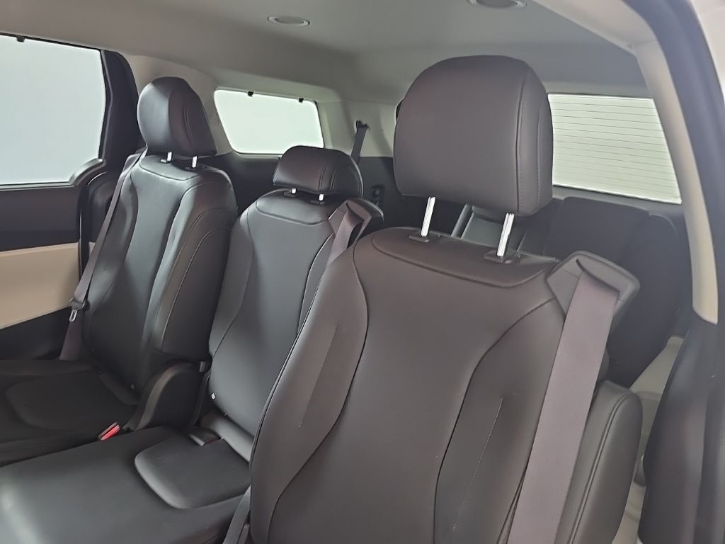 2023 Kia Carnival SX photo 13