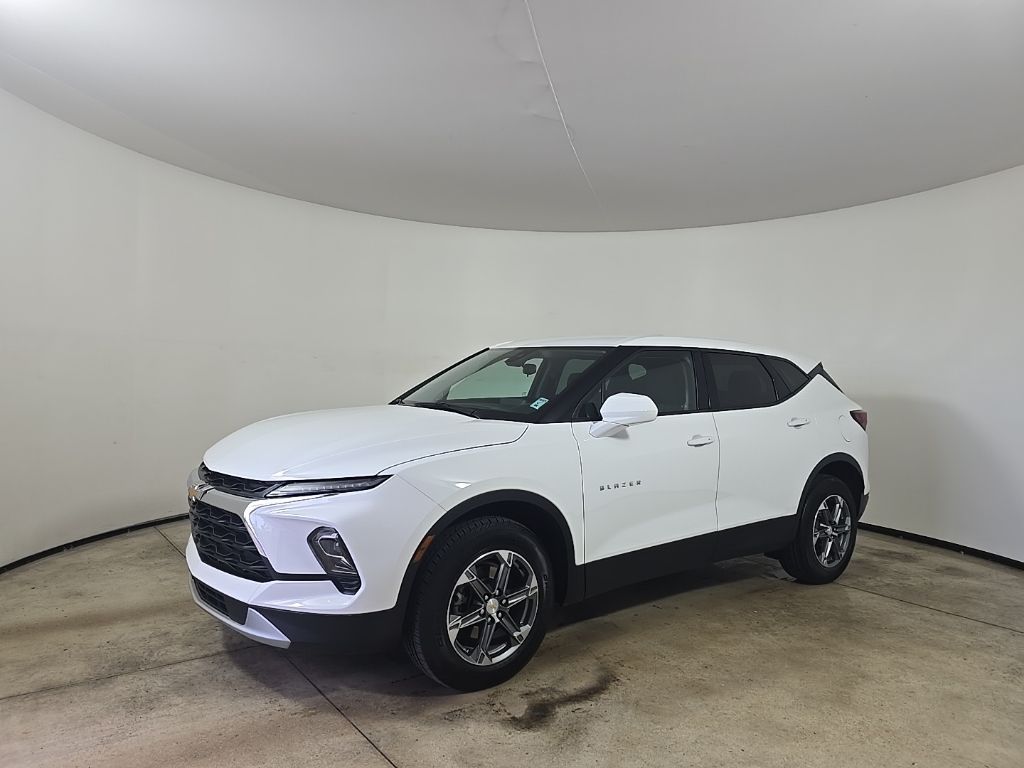 2023 Chevrolet Blazer 2LT photo 2