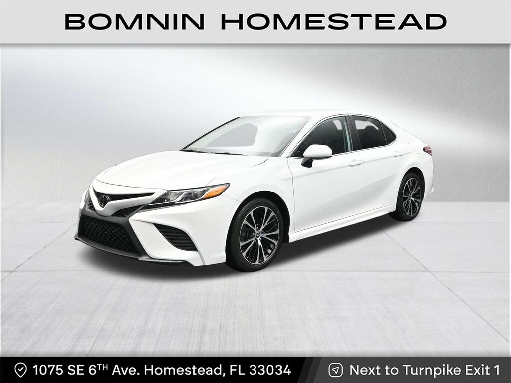 Used 2020 Toyota Camry SE Sedan