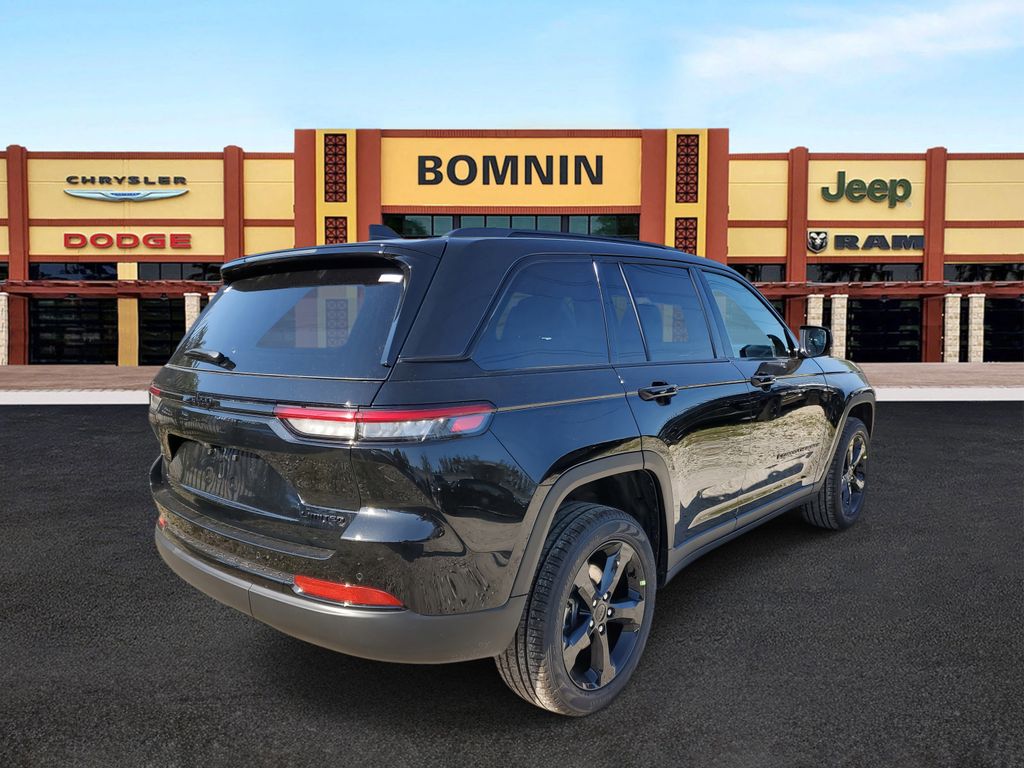 2025 Jeep Grand Cherokee Limited photo 3