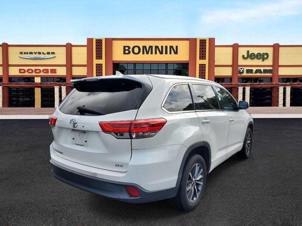 Image 3 of 2018 Toyota Highlander XLE SUV