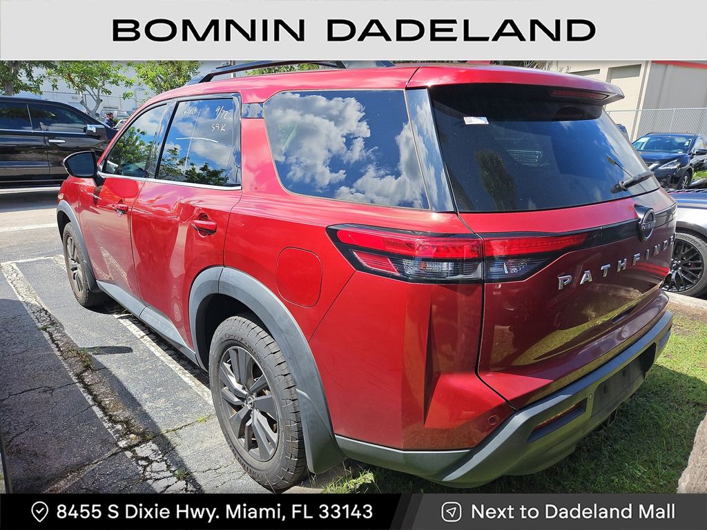 2022 Nissan Pathfinder SV photo 3