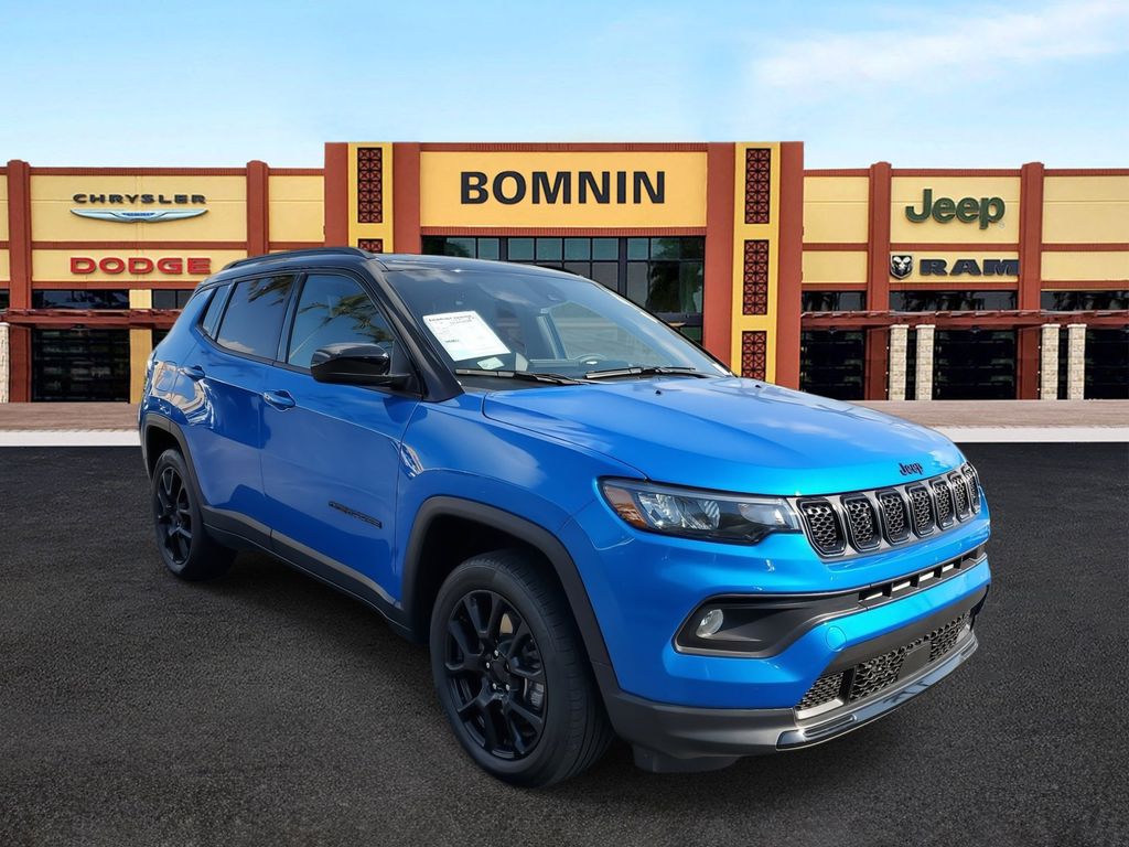 2023 Jeep Compass Latitude photo 2