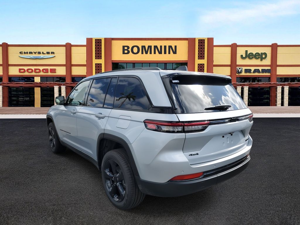 2025 Jeep Grand Cherokee Limited photo 4