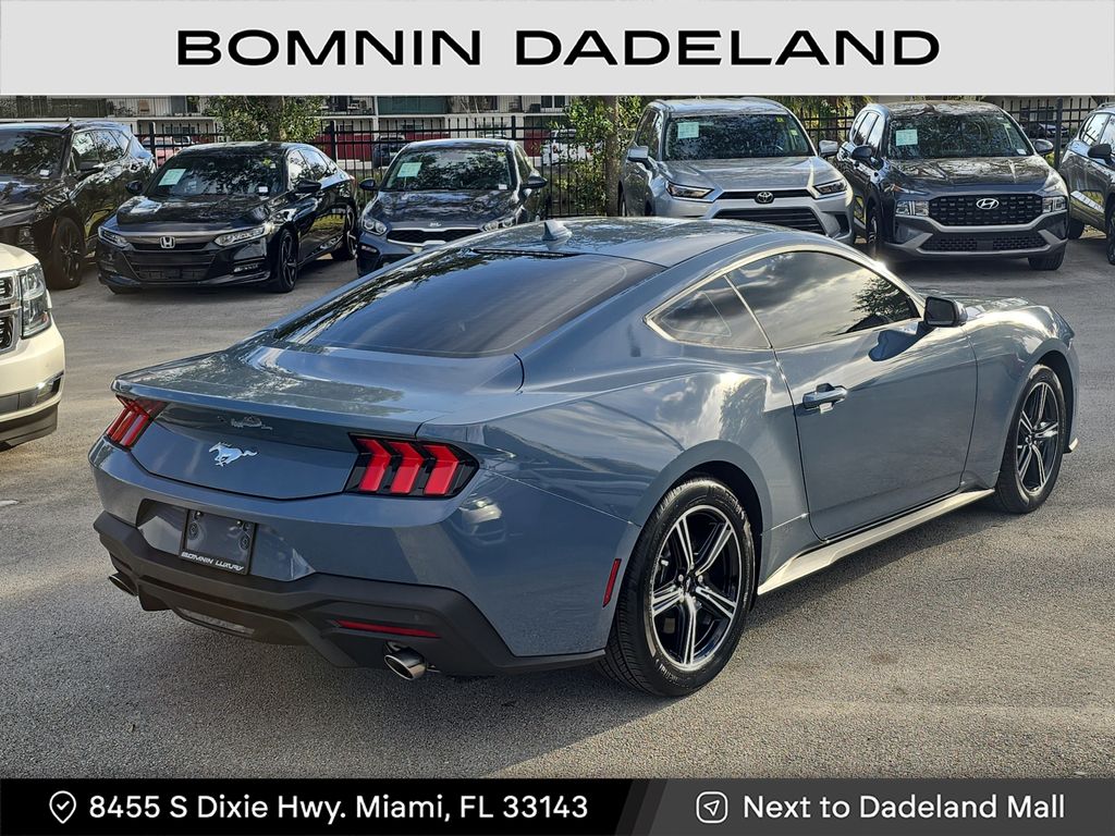 2025 Ford Mustang EcoBoost photo 4