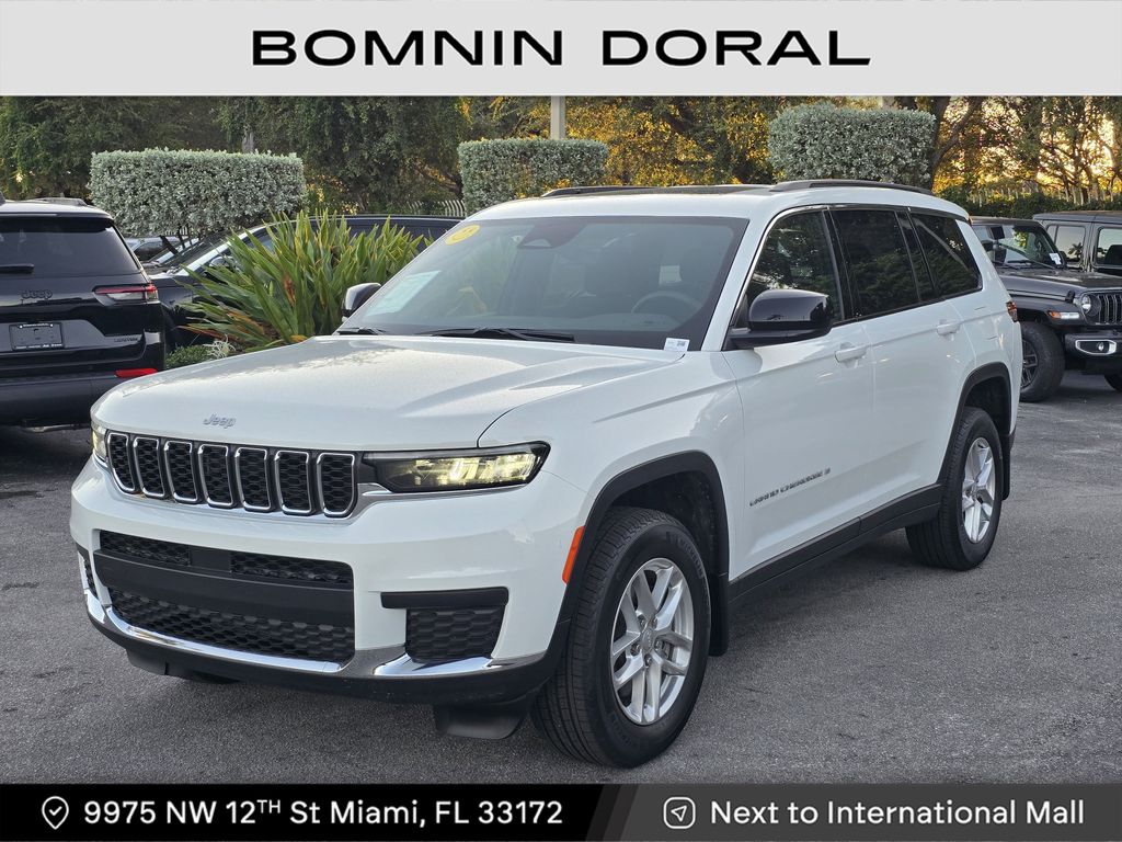 2025 Jeep Grand Cherokee L Laredo's photo