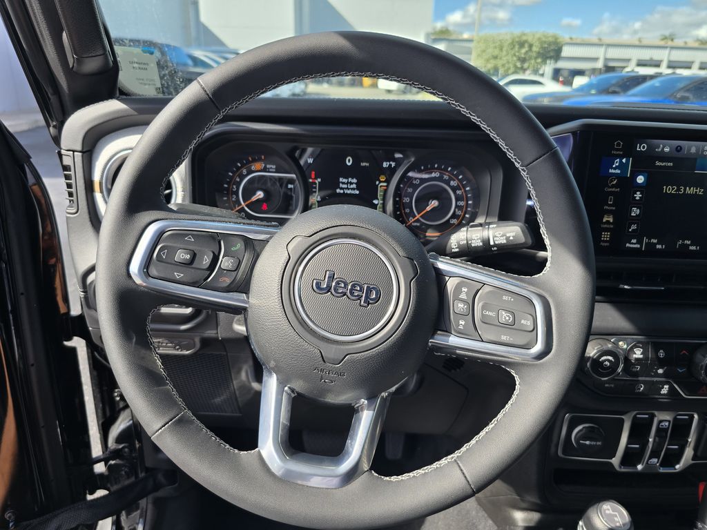 2025 Jeep Wrangler 4-Door Sahara - Photo 22