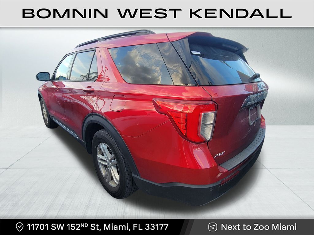 2023 Ford Explorer XLT photo 2