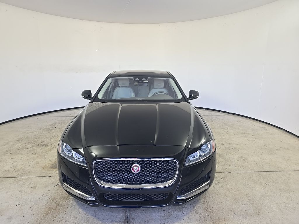 2018 Jaguar XF 25t Premium photo 3