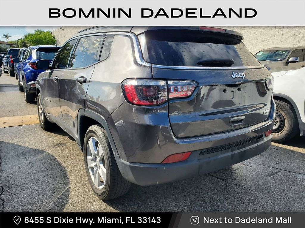 2022 Jeep Compass Latitude photo 3