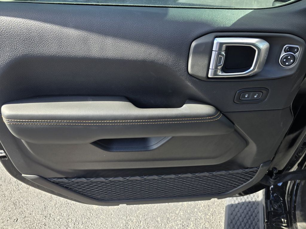 2025 Jeep Wrangler 4-Door Sahara - Photo 15