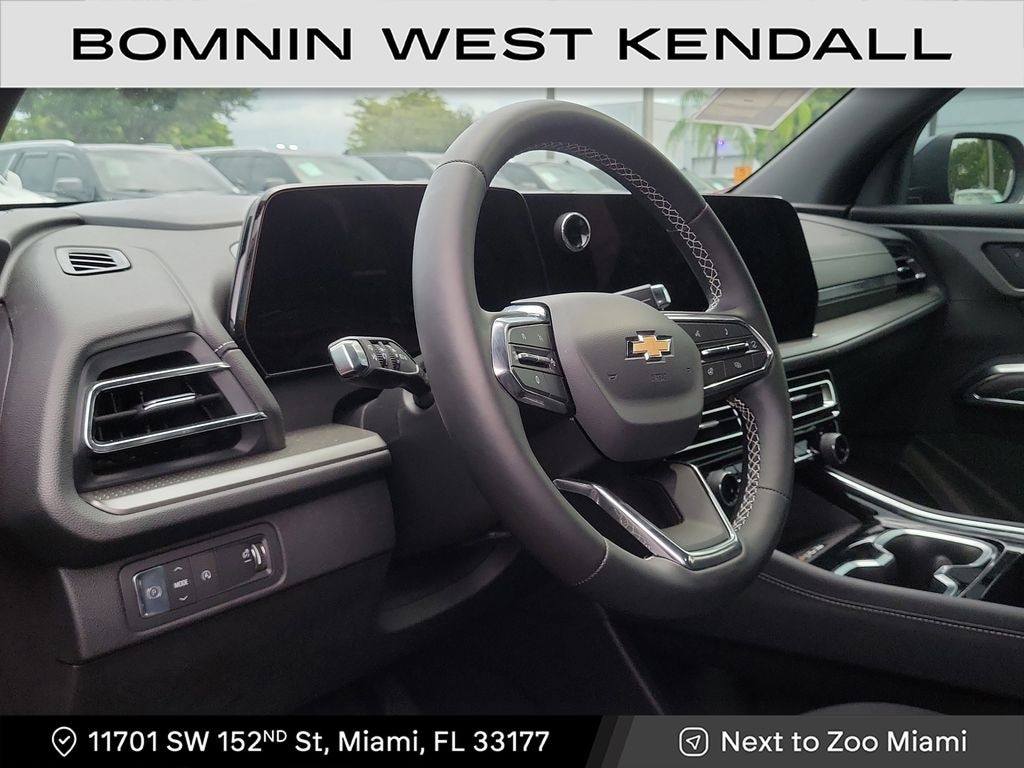 Used 2025 Chevrolet Traverse LT SUV