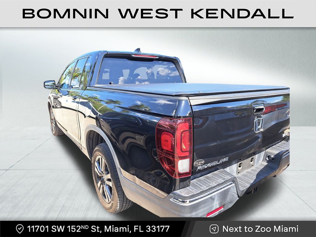 2019 Honda Ridgeline Sport photo 3