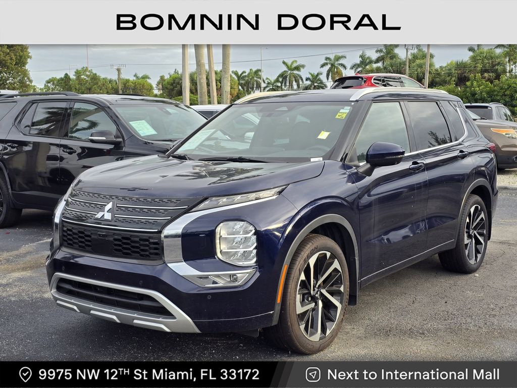 2023 Mitsubishi Outlander SEL's photo