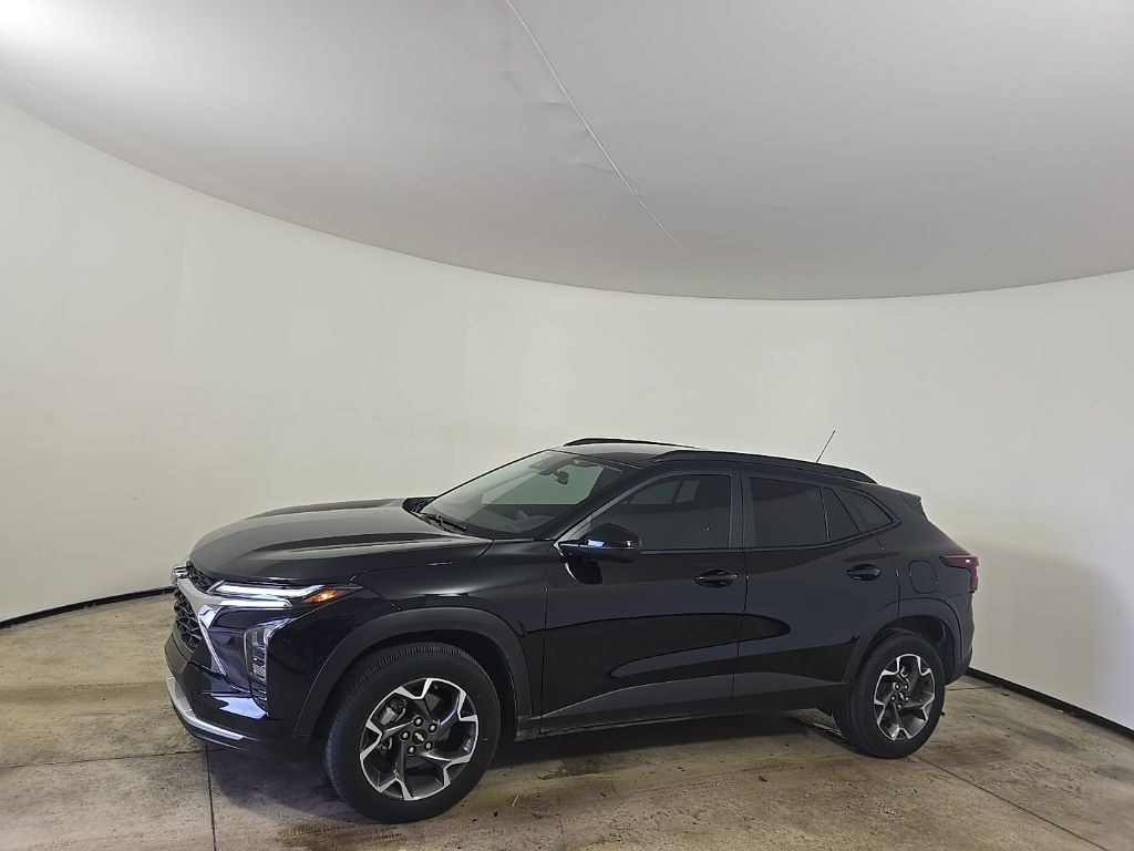 Used 2025 Chevrolet Trax LT SUV