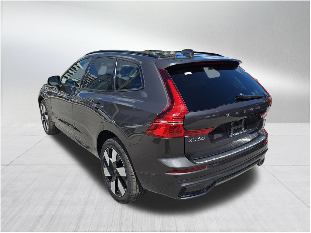 2025 Volvo XC60 Hybrid T8 Plus photo 3