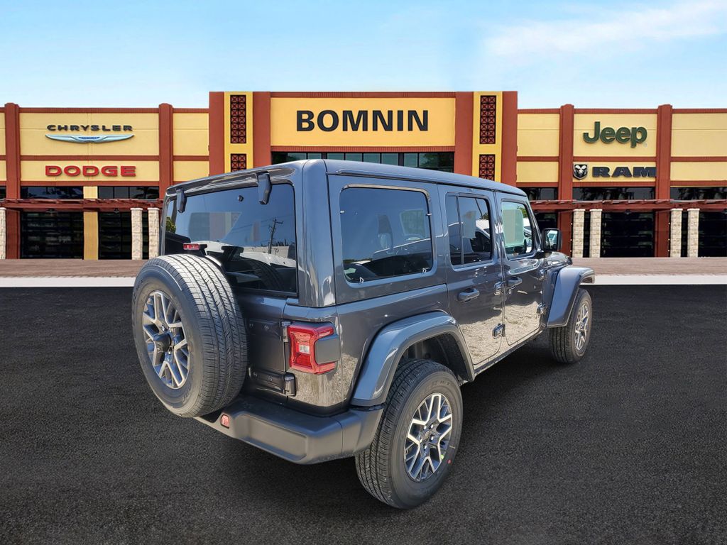 2025 Jeep Wrangler Sahara photo 3