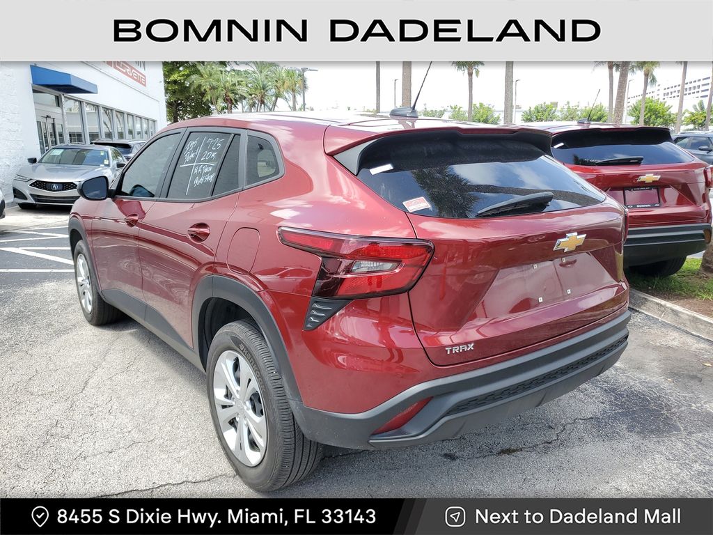 2024 Chevrolet Trax LS photo 3