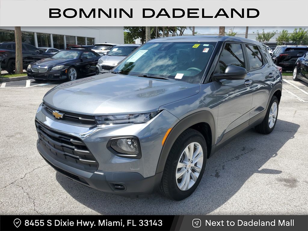2022 Chevrolet Trailblazer L photo 2