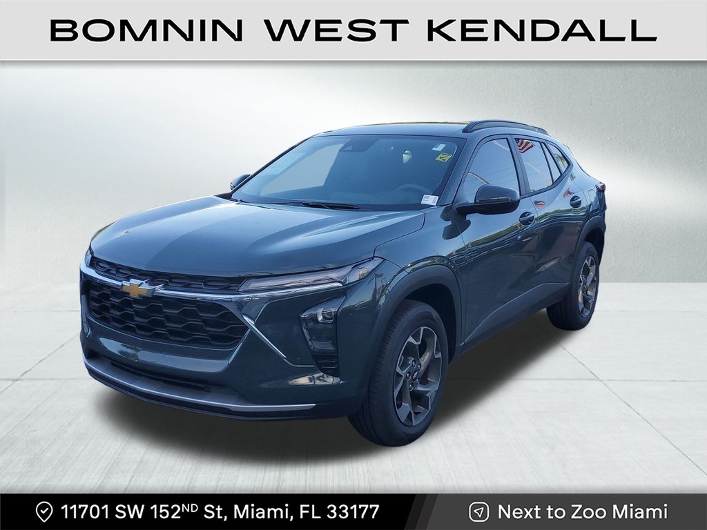 2025 Chevrolet Trax LT photo 2