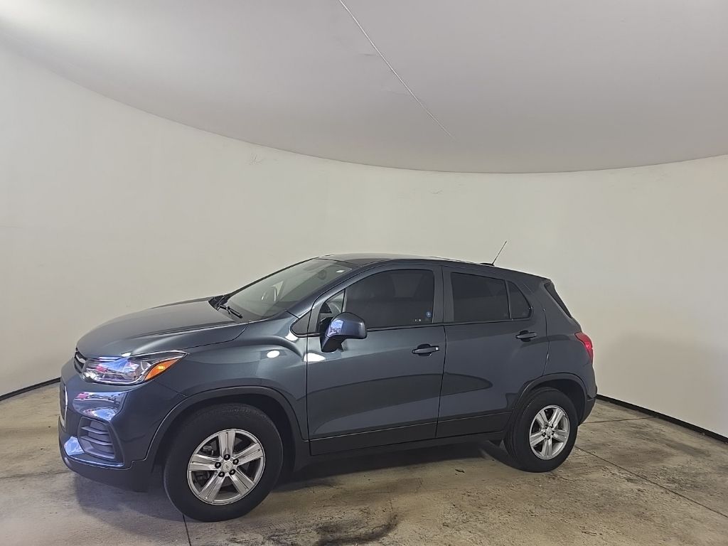 2022 Chevrolet Trax LS photo 3