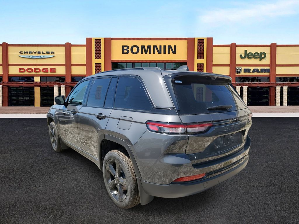 2025 Jeep Grand Cherokee Limited photo 4