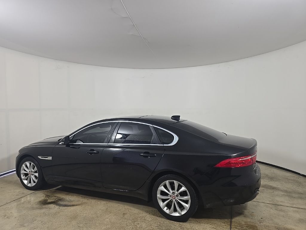 2018 Jaguar XF 25t Premium photo 4