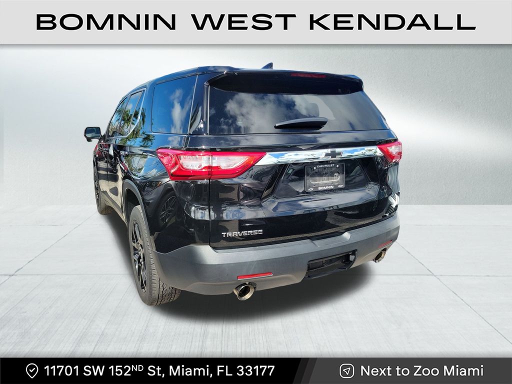 2021 Chevrolet Traverse LS photo 3