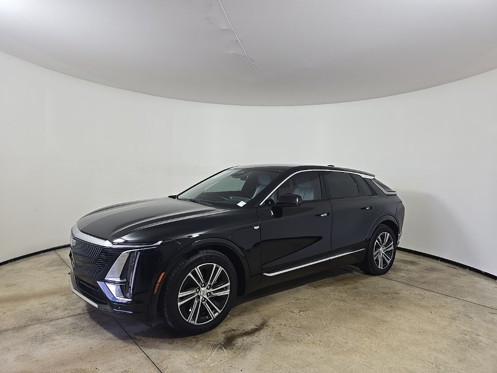 2024 Cadillac Lyriq Luxury photo 2
