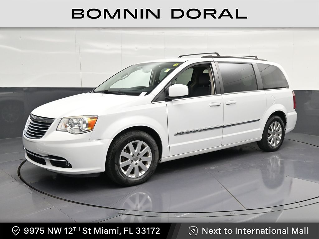 2016 Chrysler Town & Country Touring's photo