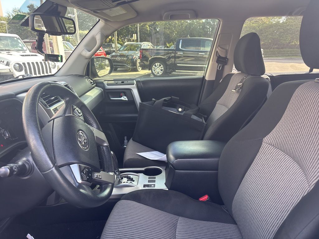 2022 Toyota 4Runner SR5 photo 3