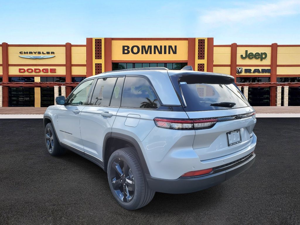 2025 Jeep Grand Cherokee Limited photo 3