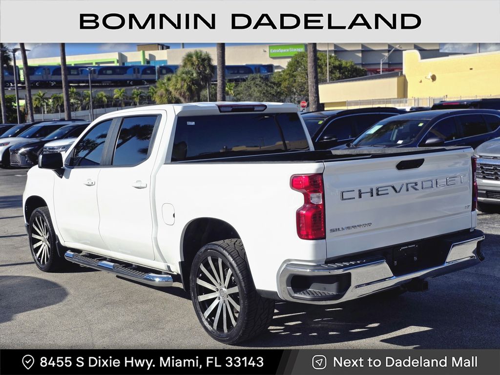 2022 Chevrolet Silverado 1500 LT photo 3