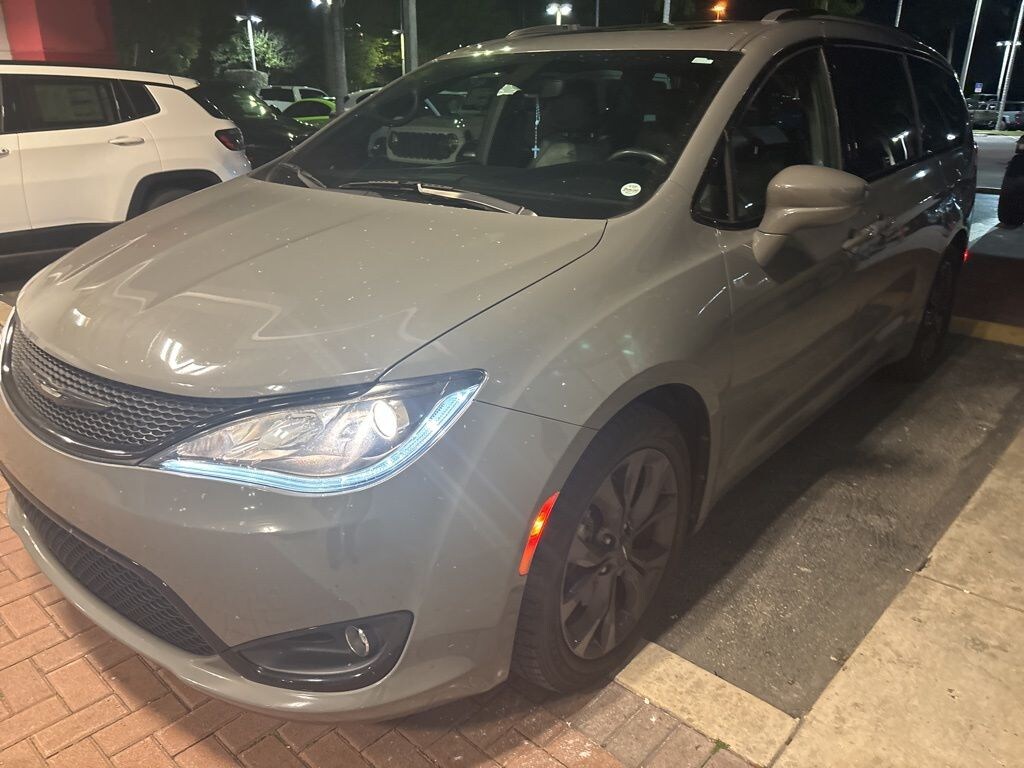 Used 2020 Chrysler Pacifica Touring L Minivan/Van