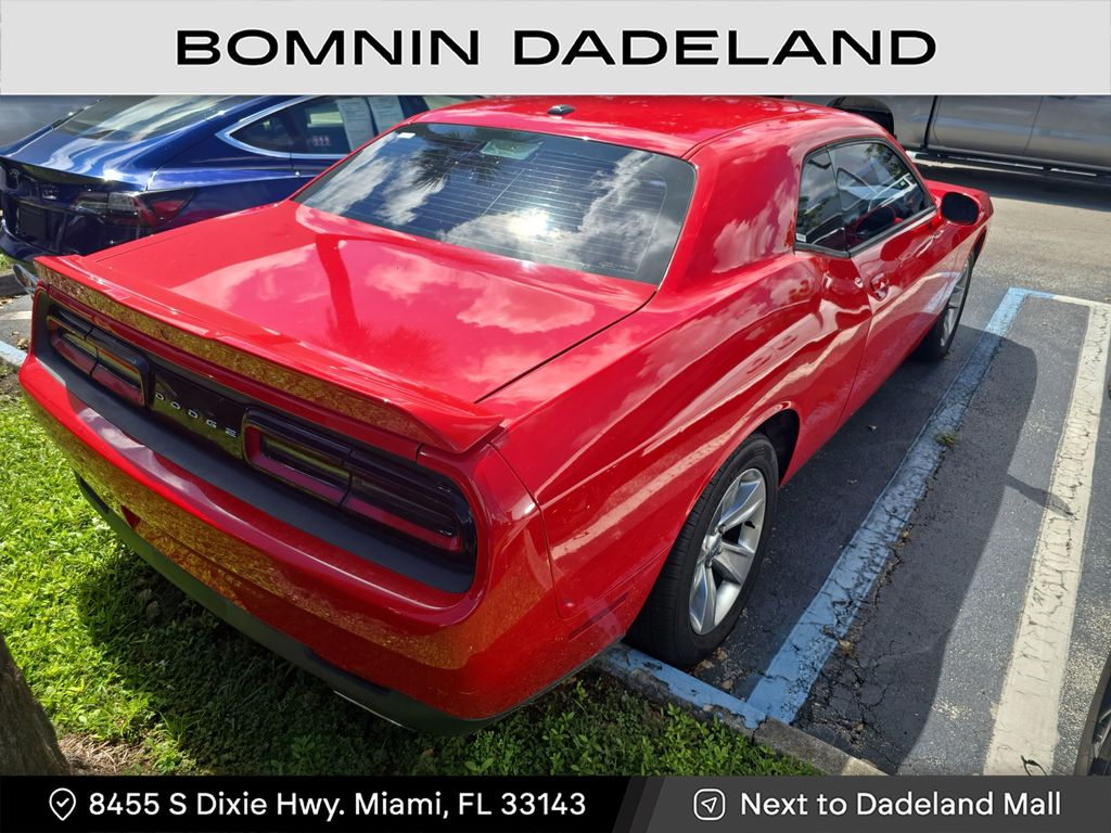 2020 Dodge Challenger SXT photo 3