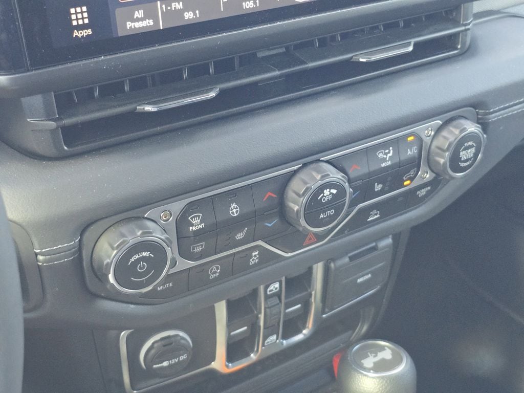 2025 Jeep Wrangler 4-Door Sahara - Photo 25