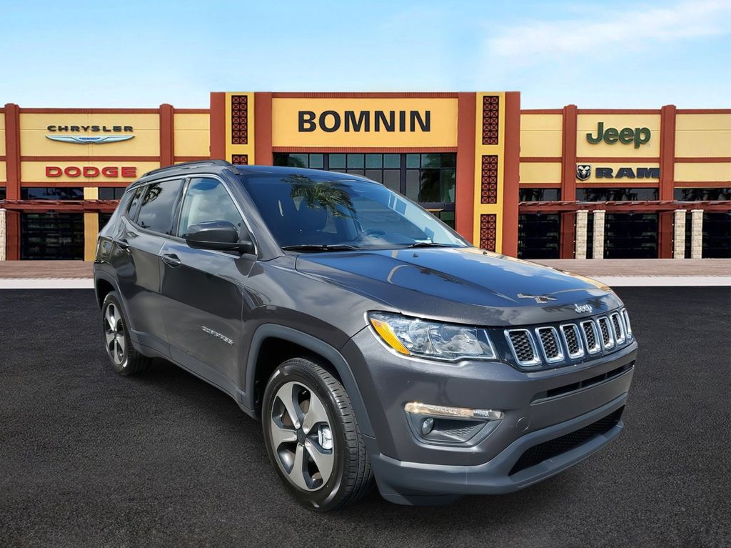 2017 Jeep Compass Latitude photo 2