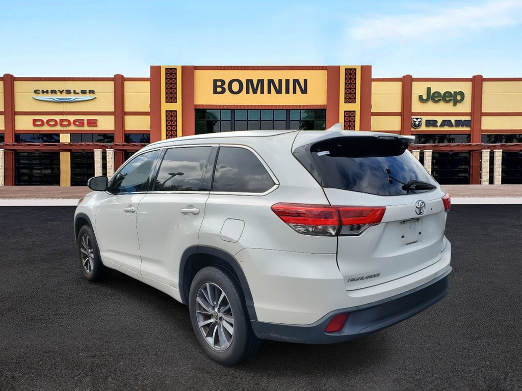 Image 4 of 2018 Toyota Highlander XLE SUV