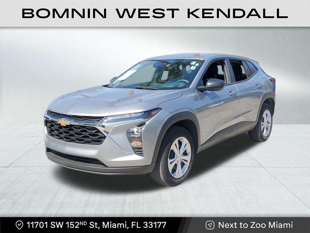 2024 Chevrolet Trax LS photo 2