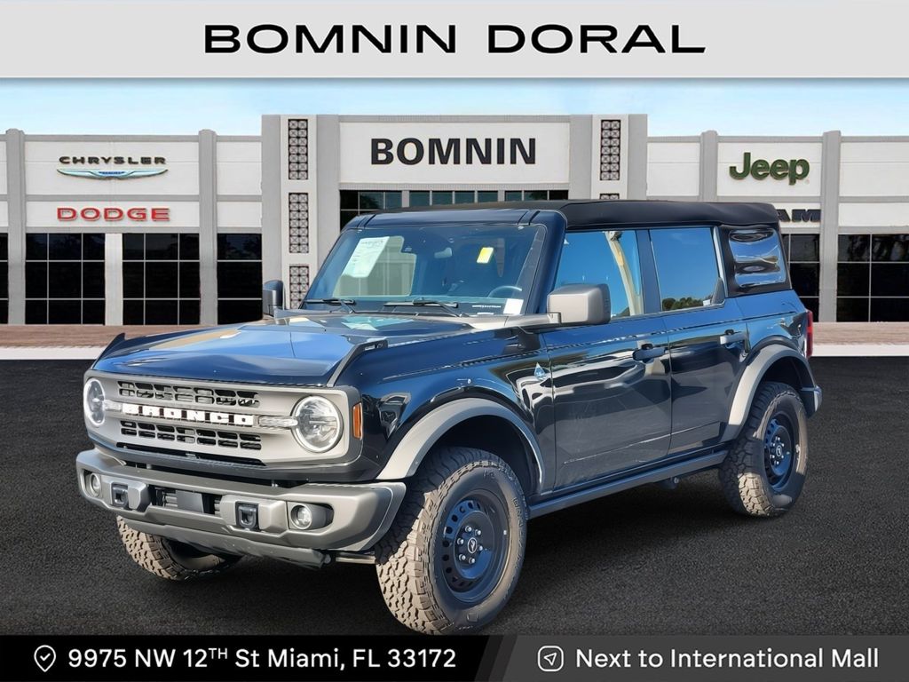 2023 Ford Bronco 4-Door Black Diamond's photo