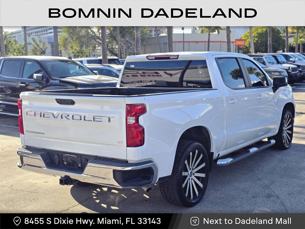 2022 Chevrolet Silverado 1500 LT photo 2