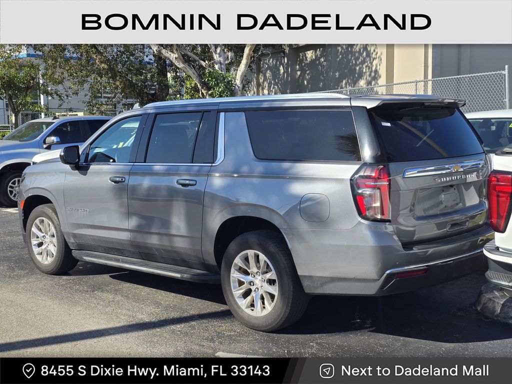 2021 Chevrolet Suburban LT photo 2