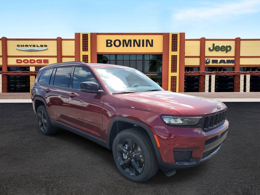 2024 Jeep Grand Cherokee Altitude photo 3