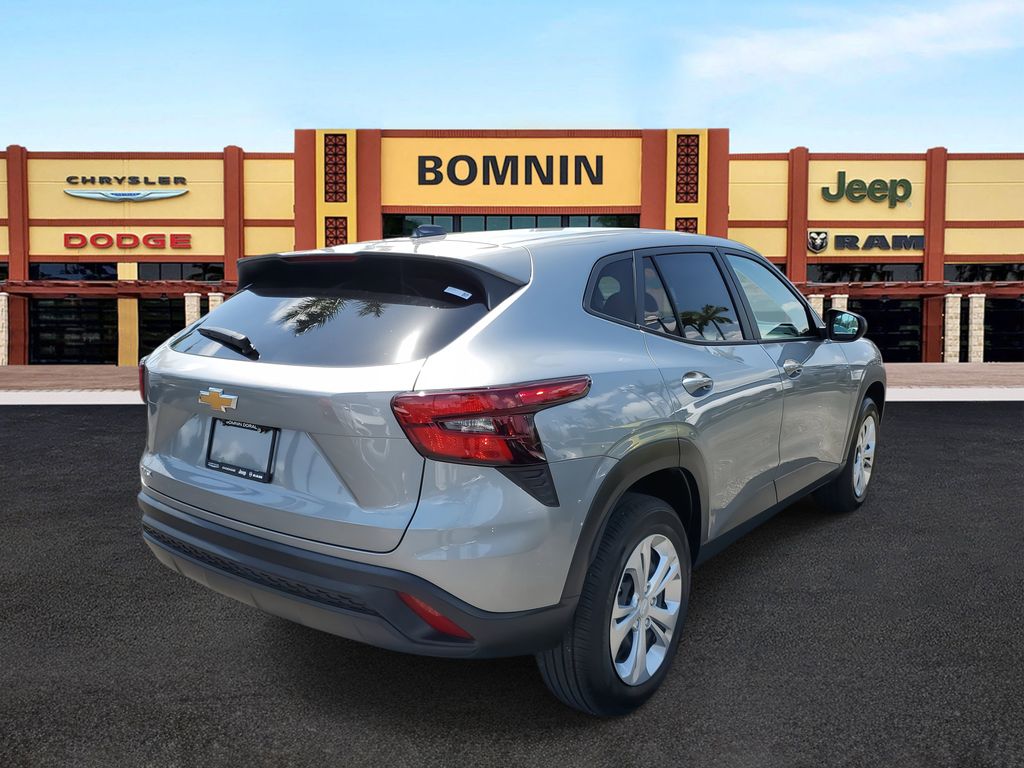 2024 Chevrolet Trax LS photo 3