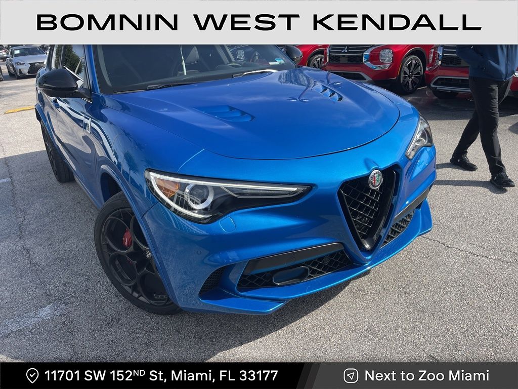 2023 Alfa Romeo Stelvio Quadrifoglio photo 2