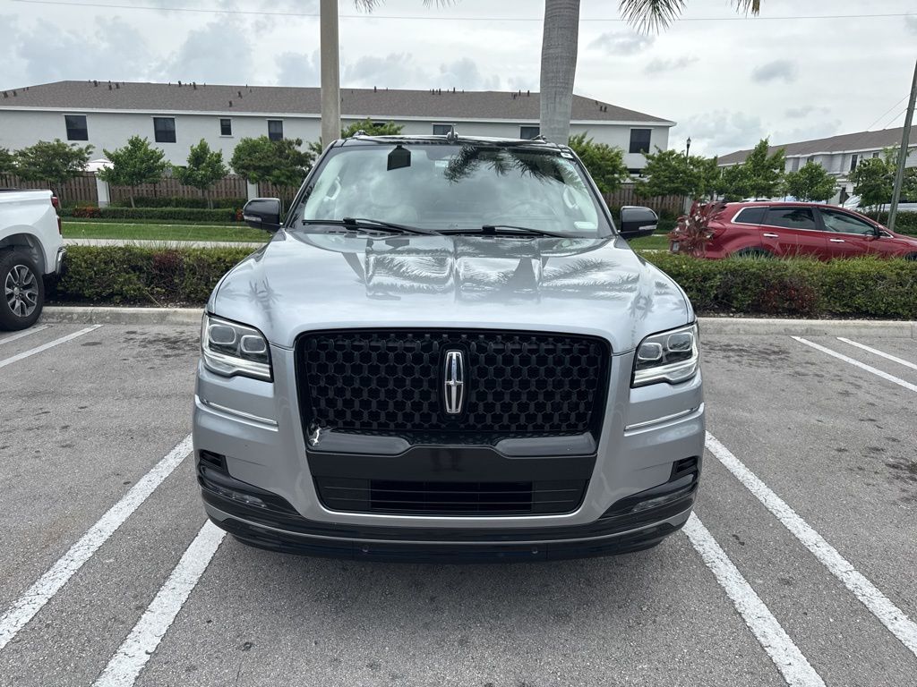 2023 Lincoln Navigator Black Label photo 2