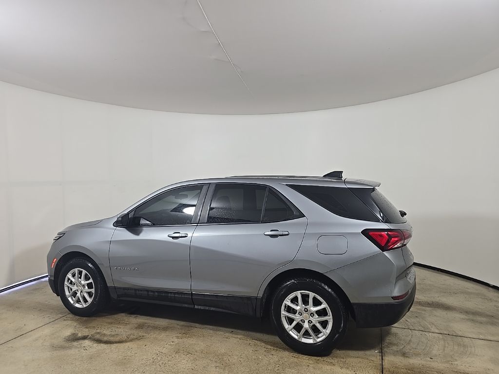 2023 Chevrolet Equinox LS photo 4