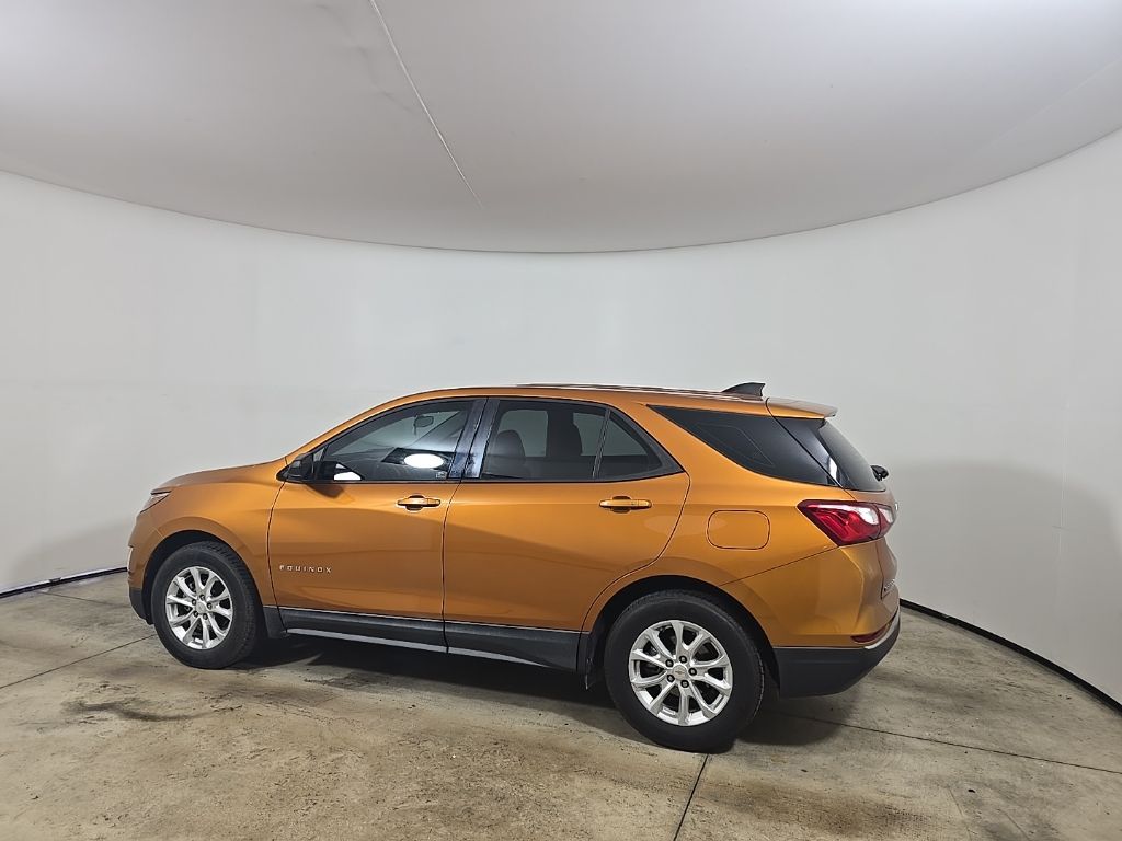 2018 Chevrolet Equinox LS photo 4