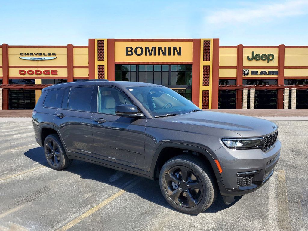 2025 Jeep Grand Cherokee Limited photo 3