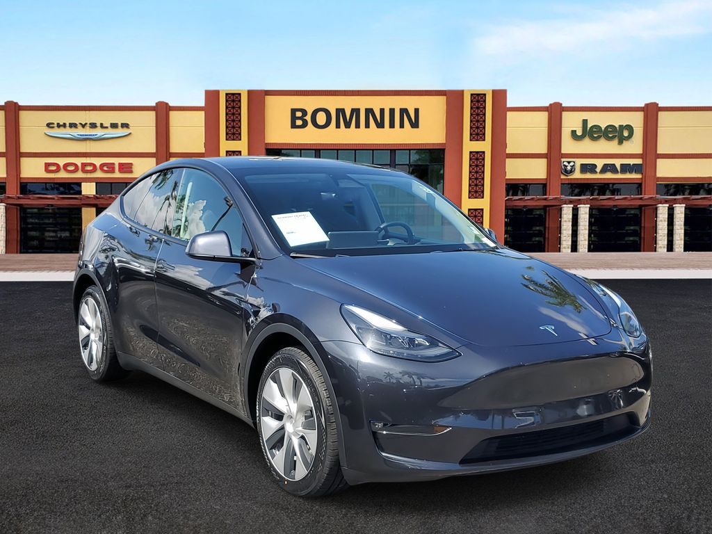 Used 2024 Tesla Model Y Long Range with VIN 7SAYGDEE6RF037842 for sale in Northfield, Minnesota